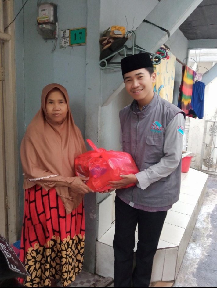Penyaluran santunan untuk keluarga dhuafa